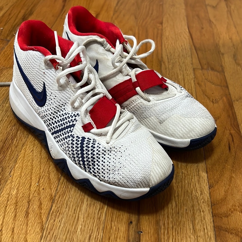 Nike Kyrie Flytrap USA Size 7 Mens Basketball Shoes White/Deep Royal